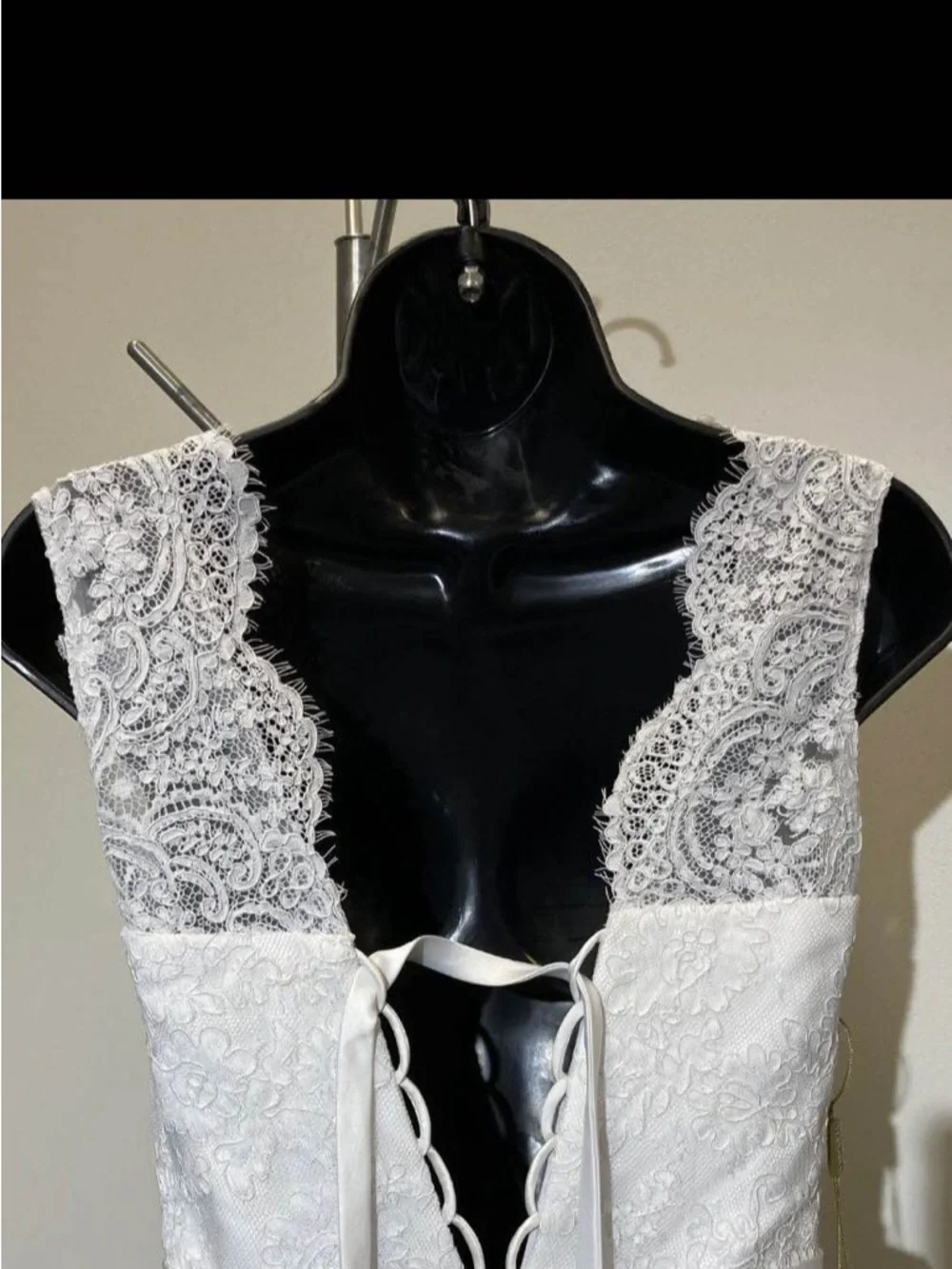 White Lace Bodice Tulle Wedding Dress - Picture 3 of 9